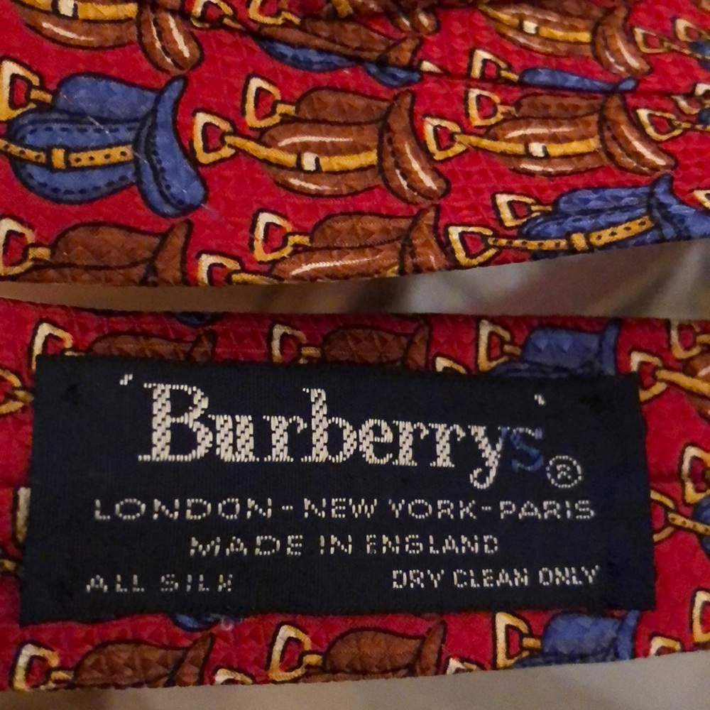 Burberry silk gorgeous tie - Picture 4 of 6